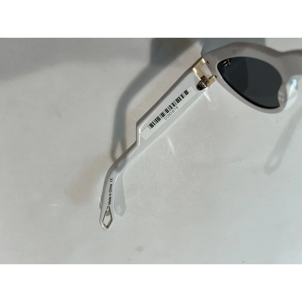 Quay Cateye Sunglasses in White - Picture 4 of 4